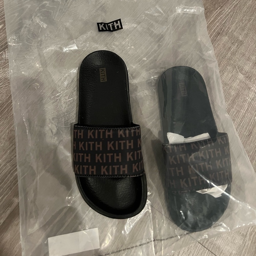 KITH Monogram Slides